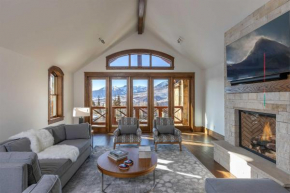 Luxurious Ski-InandSki-Out Telluride Penthouse! Telluride